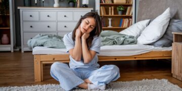 Νιώθετε μεγαλύτεροι από όσο είστε; Μήπως ευθύνεται ο τρόπος που κοιμάστε;