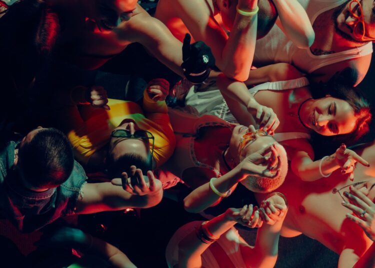 Πώς η Gen Z αλλάζει την έννοια του πάρτι