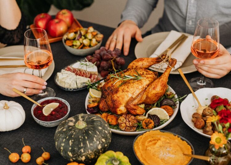 Πώς να αποφύγετε την αύξηση βάρους κατά τη διάρκεια των γιορτών