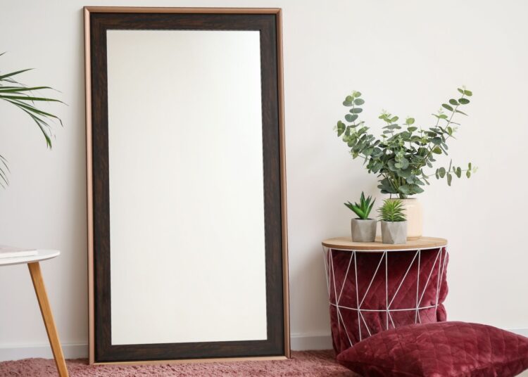 Τα 4 σημεία που δεν πρέπει να κρεμάτε έναν καθρέφτη