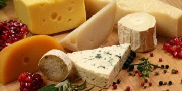 Τι τυριά να επιλέξουμε την περίοδο των γιορτών: 5 υγιεινές επιλογές