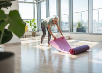 Yoga και εμμηνόπαυση: Ένας φυσικός σύμμαχος στην ορμονική ισορροπία