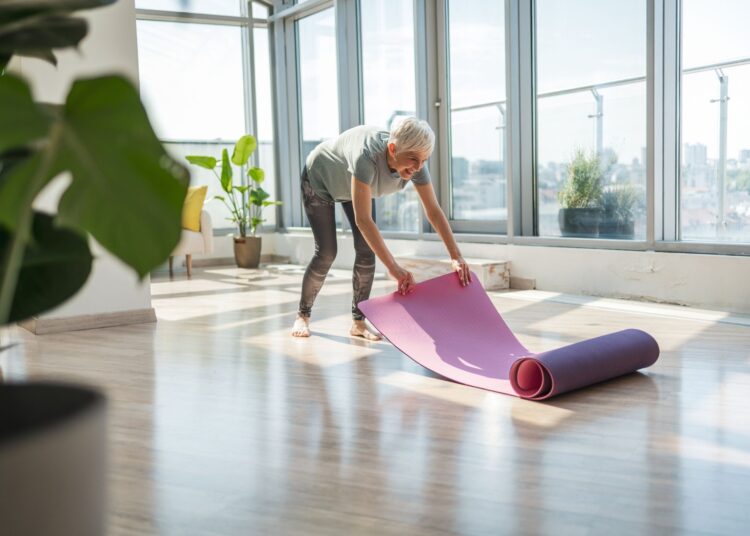 Yoga και εμμηνόπαυση: Ένας φυσικός σύμμαχος στην ορμονική ισορροπία