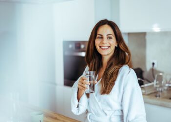 Απλά τρικς για να πίνουμε περισσότερο νερό