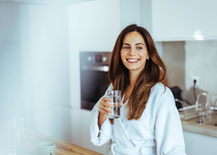 Απλά τρικς για να πίνουμε περισσότερο νερό