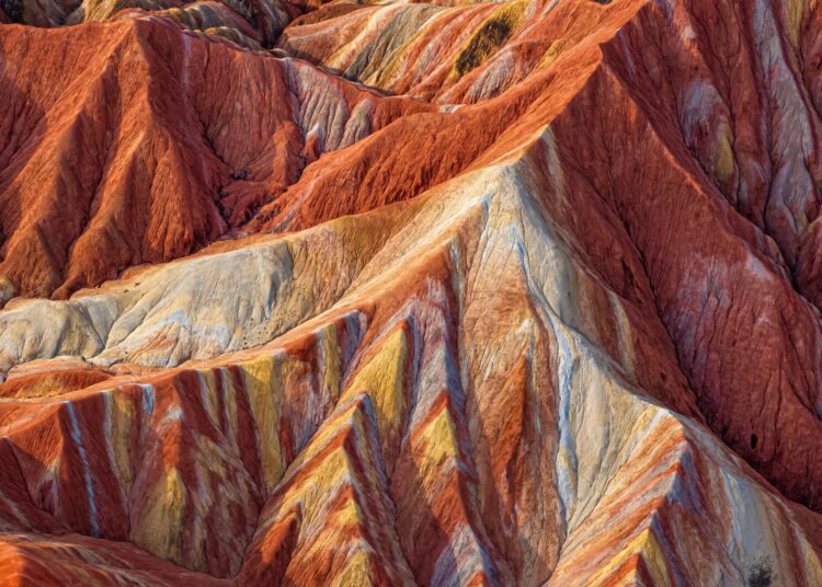 Danxia: Το πολύχρωμο γεωλογικό θαύμα της Κίνας