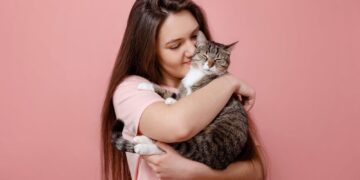 Επιστήμονες αποκαλύπτουν μια απλή τεχνική επικοινωνίας με τη γάτα σας