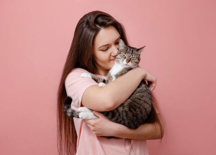 Επιστήμονες αποκαλύπτουν μια απλή τεχνική επικοινωνίας με τη γάτα σας