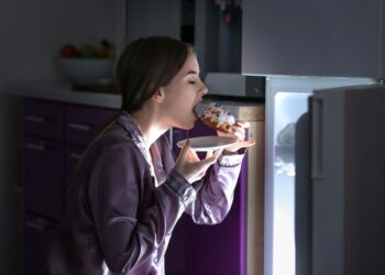 Γιατί πεινάμε περισσότερο το βράδυ;