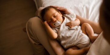 Γιατί τα νεογέννητα κάνουν περίεργους ήχους όταν κοιμούνται;