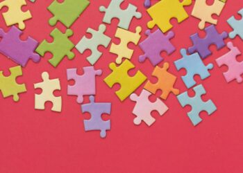 Γιατί τα παζλ κάνουν καλό στον εγκέφαλο και τη διάθεση;
