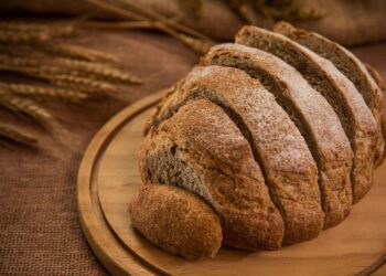 Ολικής άλεσης ή προζυμένιο; Ποιο ψωμί είναι τελικά το πιο υγιεινό;
