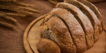 Ολικής άλεσης ή προζυμένιο; Ποιο ψωμί είναι τελικά το πιο υγιεινό;