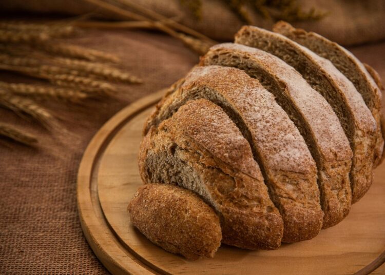 Ολικής άλεσης ή προζυμένιο; Ποιο ψωμί είναι τελικά το πιο υγιεινό;