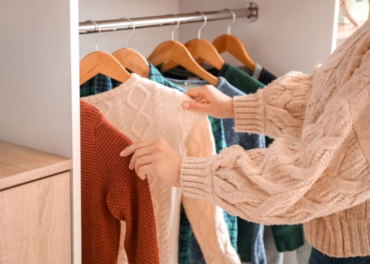 Πώς να αποφύγετε τη μυρωδιά μούχλας στη ντουλάπα σας;