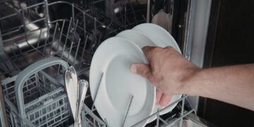 Πώς να τοποθετήσετε τα πιάτα στο πλυντήριο με τον σωστό τρόπο;