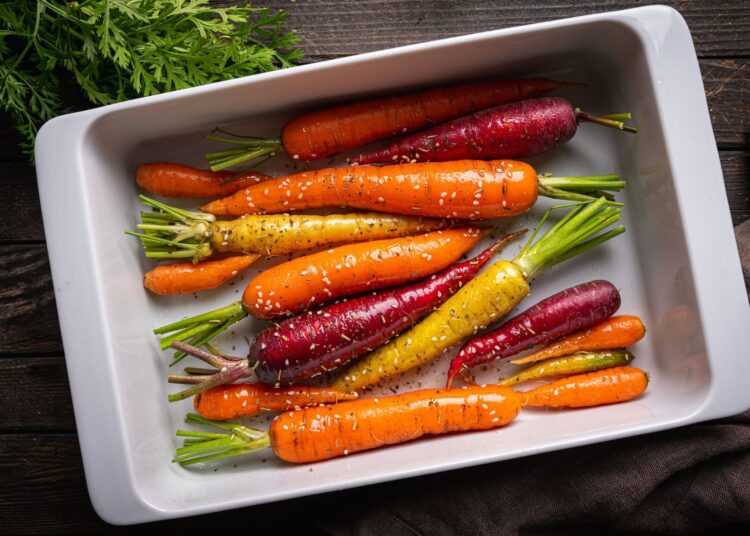 Τι συμβαίνει όταν τρώτε καρότα πριν κοιμηθείτε;