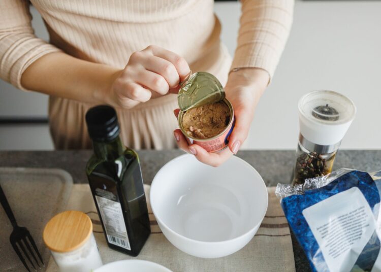 Τόνος σε λάδι ή τόνος σε νερό; Ποιον να προτιμήσουμε;