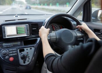 Ανάποδη οδήγηση: Γιατί σε κάποιες χώρες οδηγούν όπως οι Άγγλοι