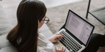 Χώρες που πειραματίζονται με 4ήμερη εργασία: Τι έδειξαν τα αποτελέσματα;