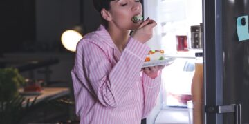 Γιατί λαχταράμε γλυκό το βράδυ;