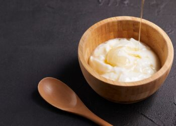 Γιατί πρέπει πάντα να βάζετε μέλι στο γιαούρτι σας;