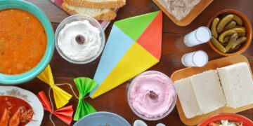 Καθαρά Δευτέρα: Το νόημα πίσω από το σαρακοστιανό τραπέζι και τον χαρταετό