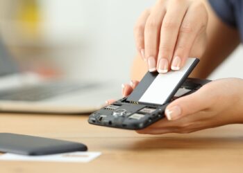 Κάθε πότε πρέπει να αλλάζουμε τη μπαταρία του κινητού μας;