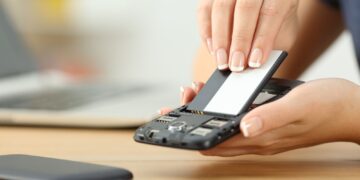 Κάθε πότε πρέπει να αλλάζουμε τη μπαταρία του κινητού μας;