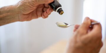 Ποια φάρμακα δεν πρέπει να παίρνουμε ποτέ με φαγητό;