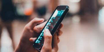 Πόση ακτινοβολία εκπέμπει πραγματικά το κινητό σας;