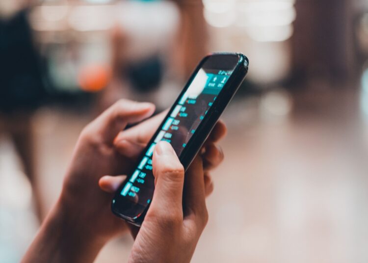 Πόση ακτινοβολία εκπέμπει πραγματικά το κινητό σας;