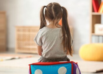 Σε ποια ηλικία μπορούν τα παιδιά να μείνουν στο σπίτι χωρίς τους γονείς;