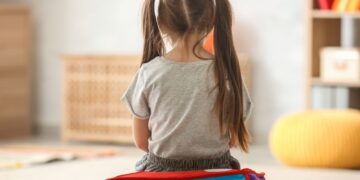 Σε ποια ηλικία μπορούν τα παιδιά να μείνουν στο σπίτι χωρίς τους γονείς;