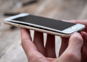 Μπαταρία κινητού φουσκωμένη