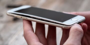 Μπαταρία κινητού φουσκωμένη