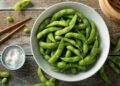 Edamame: Τα πράσινα φασόλια της σόγιας που θεωρούνται «διατροφικός θησαυρός»