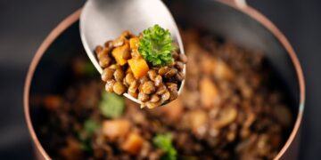 Φακές και τυρί: Γιατί δεν πρέπει να τρώγονται μαζί;