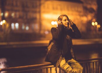 Γιατί η μουσική ακούγεται διαφορετική το βράδυ;