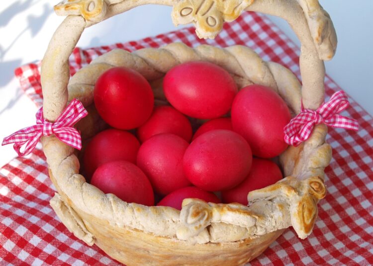 Γιατί βάφουμε αυγά;