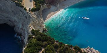 Λευκάδα: Εκεί όπου η φυσική ομορφιά συναντά τη διακριτική πολυτέλεια