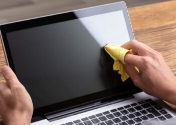Πώς θα καθαρίσετε το λάπτοπ σας με ασφάλεια;