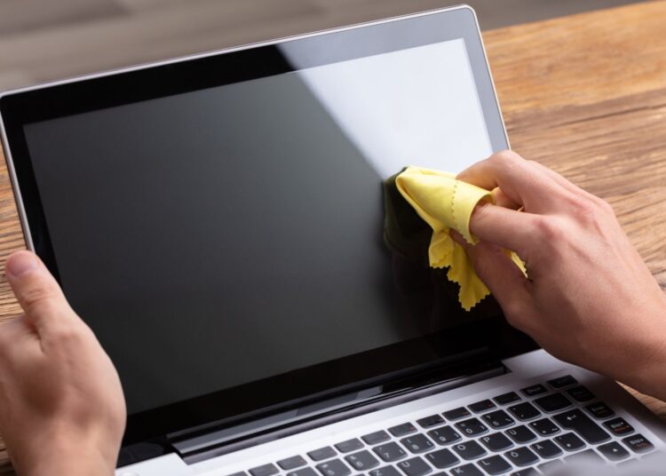 Πώς θα καθαρίσετε το λάπτοπ σας με ασφάλεια;