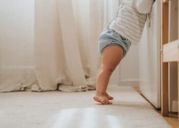 Πότε κάνει ένα μωρό τα πρώτα βήματα