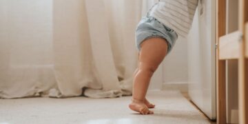 Πότε κάνει ένα μωρό τα πρώτα βήματα