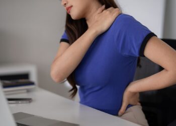 Τι συμβαίνει στο σώμα σας όταν κάθεστε πολλές ώρες;