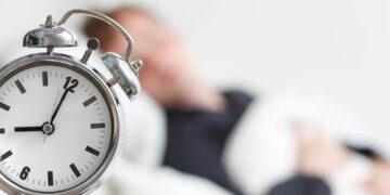 Ύπνος: Ο «κανόνας των 15 λεπτών» που κάνει το πρωινό ξύπνημα παιχνιδάκι