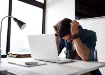 Ποιους κινδύνους κρύβει η εξάρτηση από την τεχνολογία;