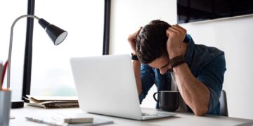 Ποιους κινδύνους κρύβει η εξάρτηση από την τεχνολογία;