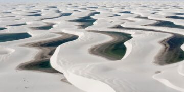 Λενσουά Μαρανιένσες: Η «έρημος» με τις λίμνες που μοιάζει εξωπραγματική